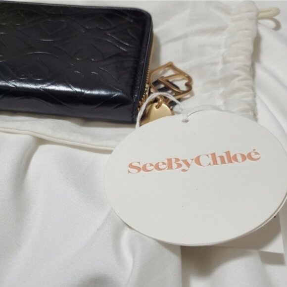 See by Chloé Embossed Heart Patent Zip Around Wallet Black Charm - Picture 8 of 9